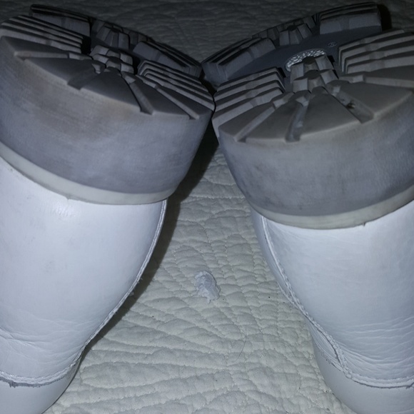 White chucka size 7 main image 4
